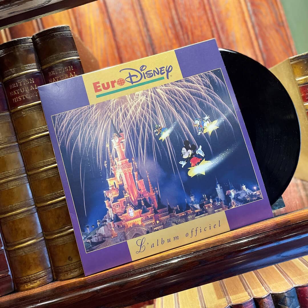 Disponible dès aujourd’hui : Euro Disney l’album officiel, le tout premier disque vinyle réalisé pour Disneyland Paris (Interview)